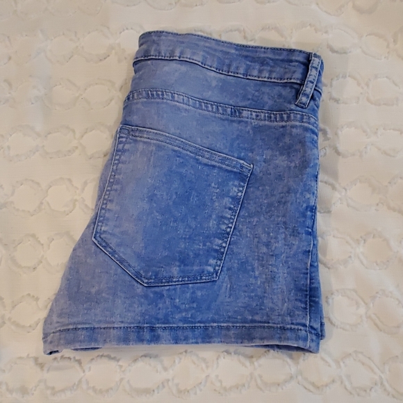 DIVIDED SHORTS 10 - Picture 7 of 8